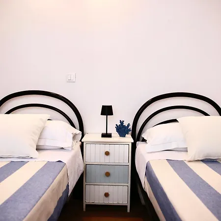 2 Hébergement de vacances *